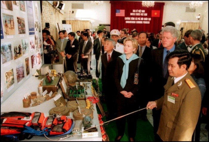 Tong thong Bill Clinton va chuyen tham lich su nam 2000-Hinh-10